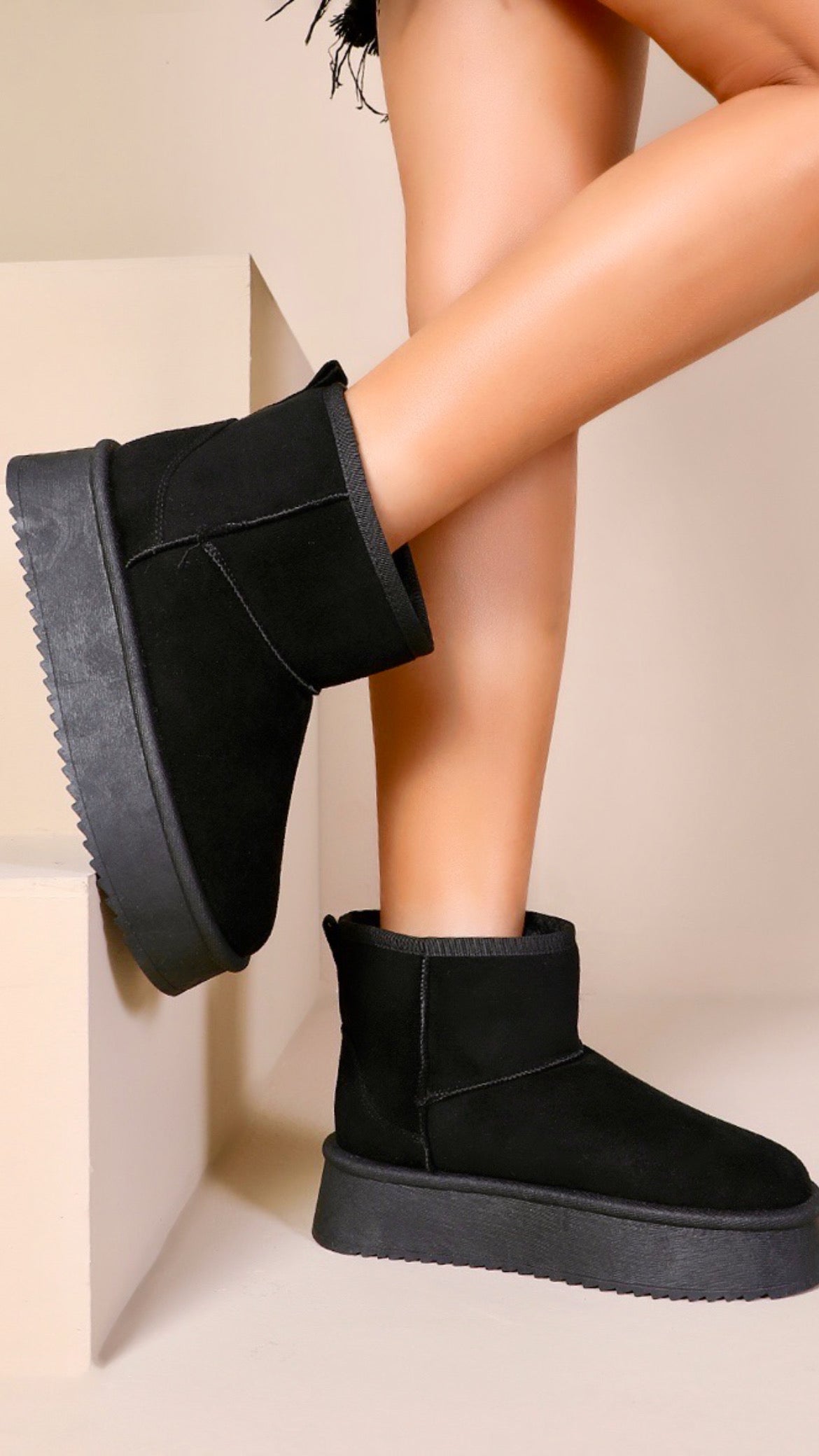 AMY UGG BLACK