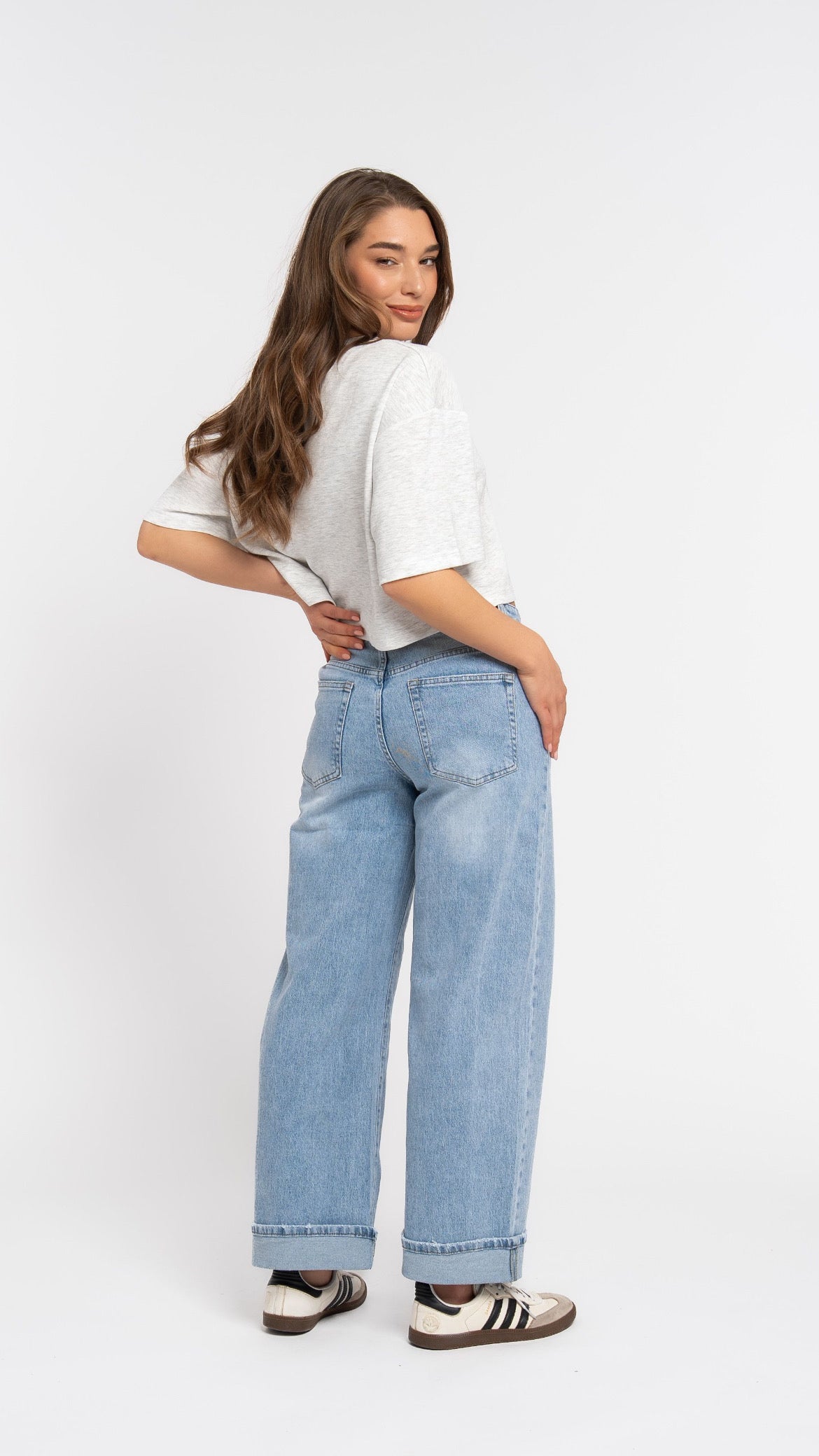 Pauline Cropped Straight-Leg Jeans – Light Wash Denim