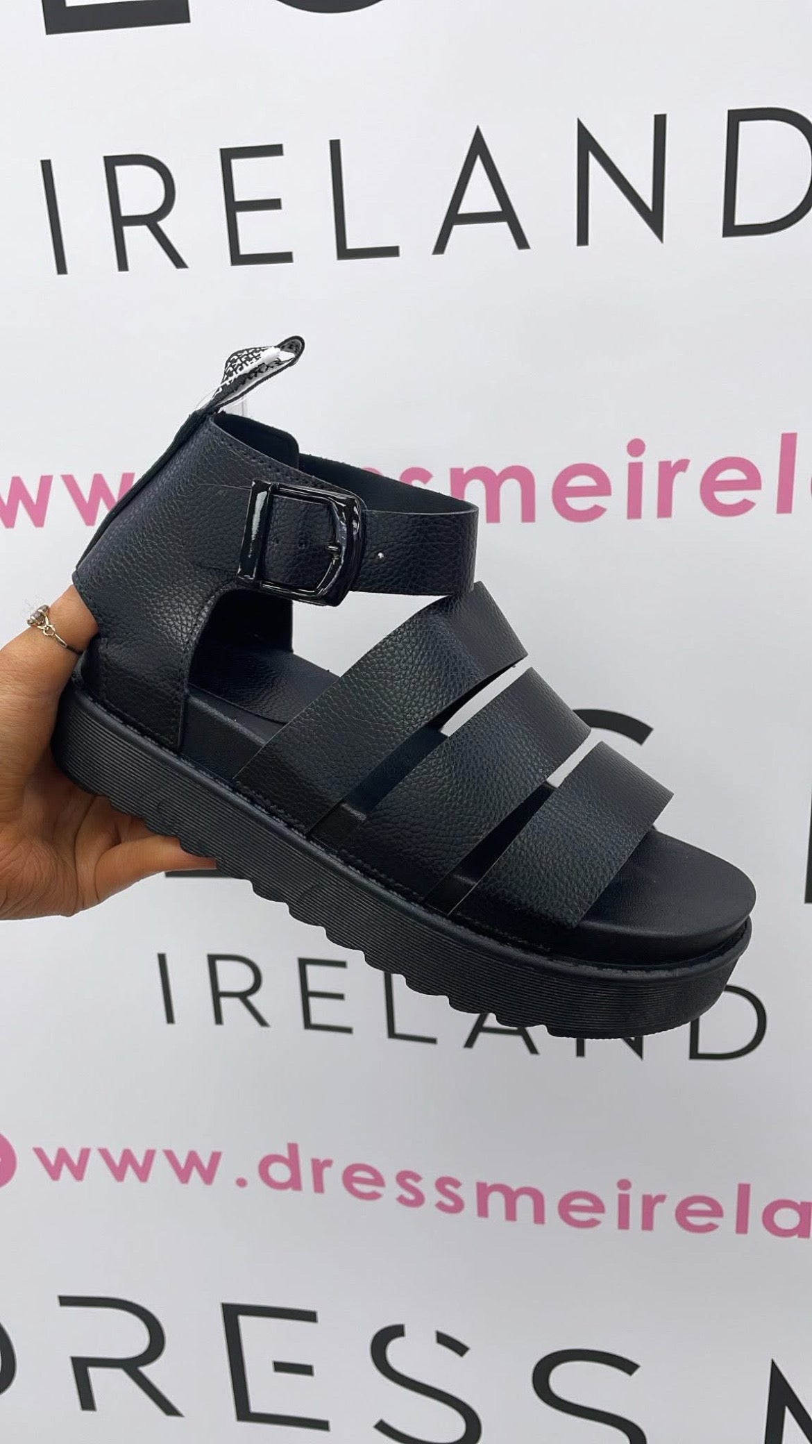 Maya Chunky Buckle Sandals – Black