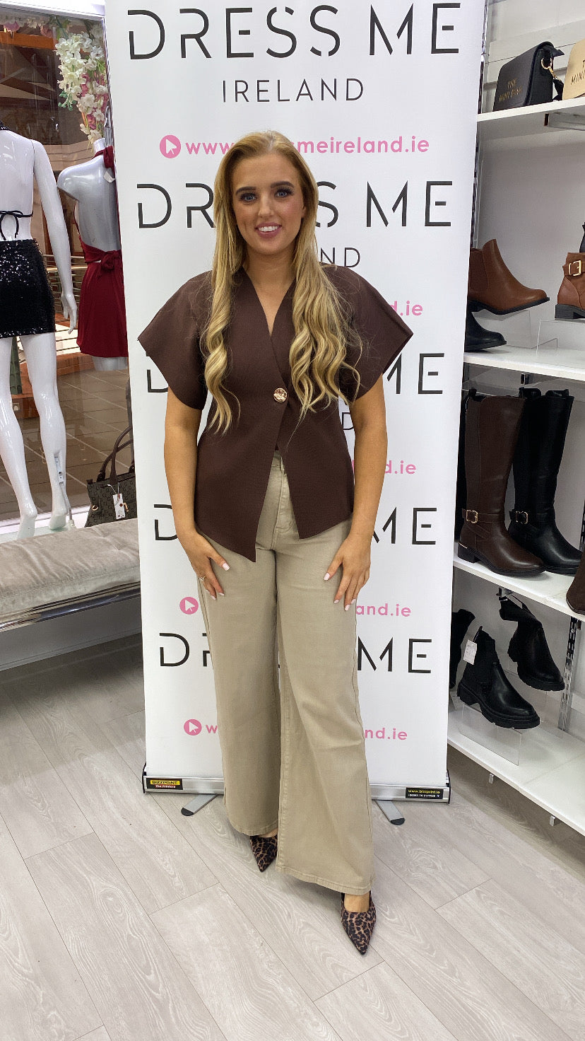 HOLLY BROWN KNIT WITH GOLD BUTTON