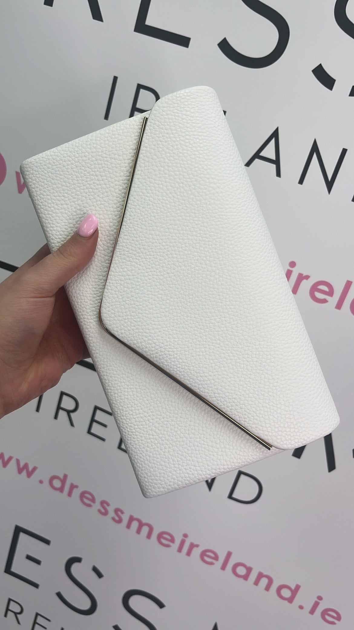 LOLA CLUTCH BAG - WHITE
