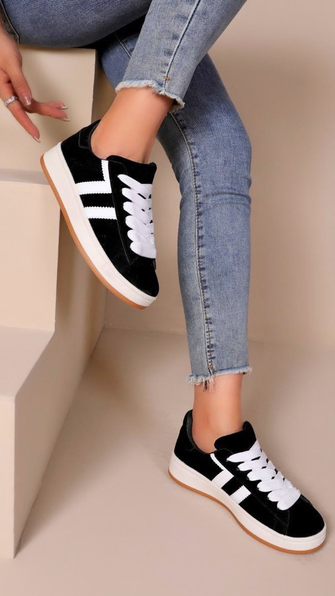 AMAL TRAINER NAVY BLACK