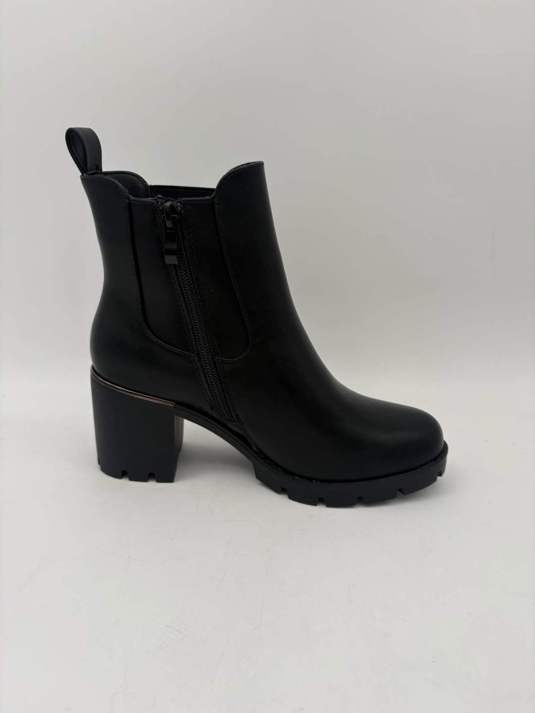 Libby Block Heel Chelsea Boots – Black