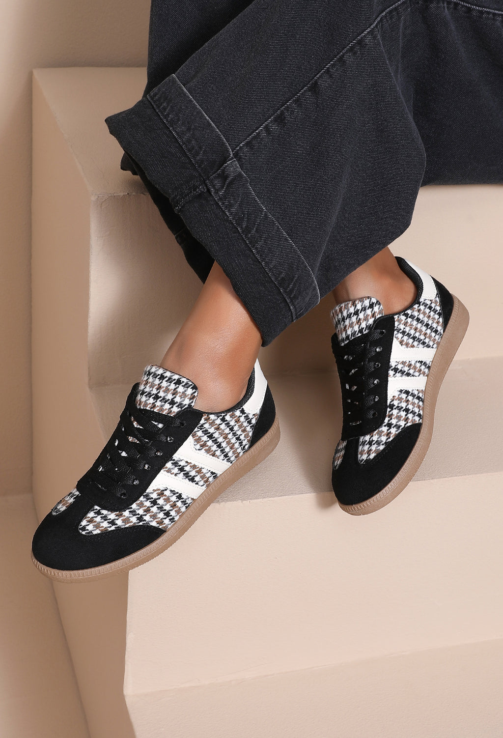 Isabel Check Trainers – Black
