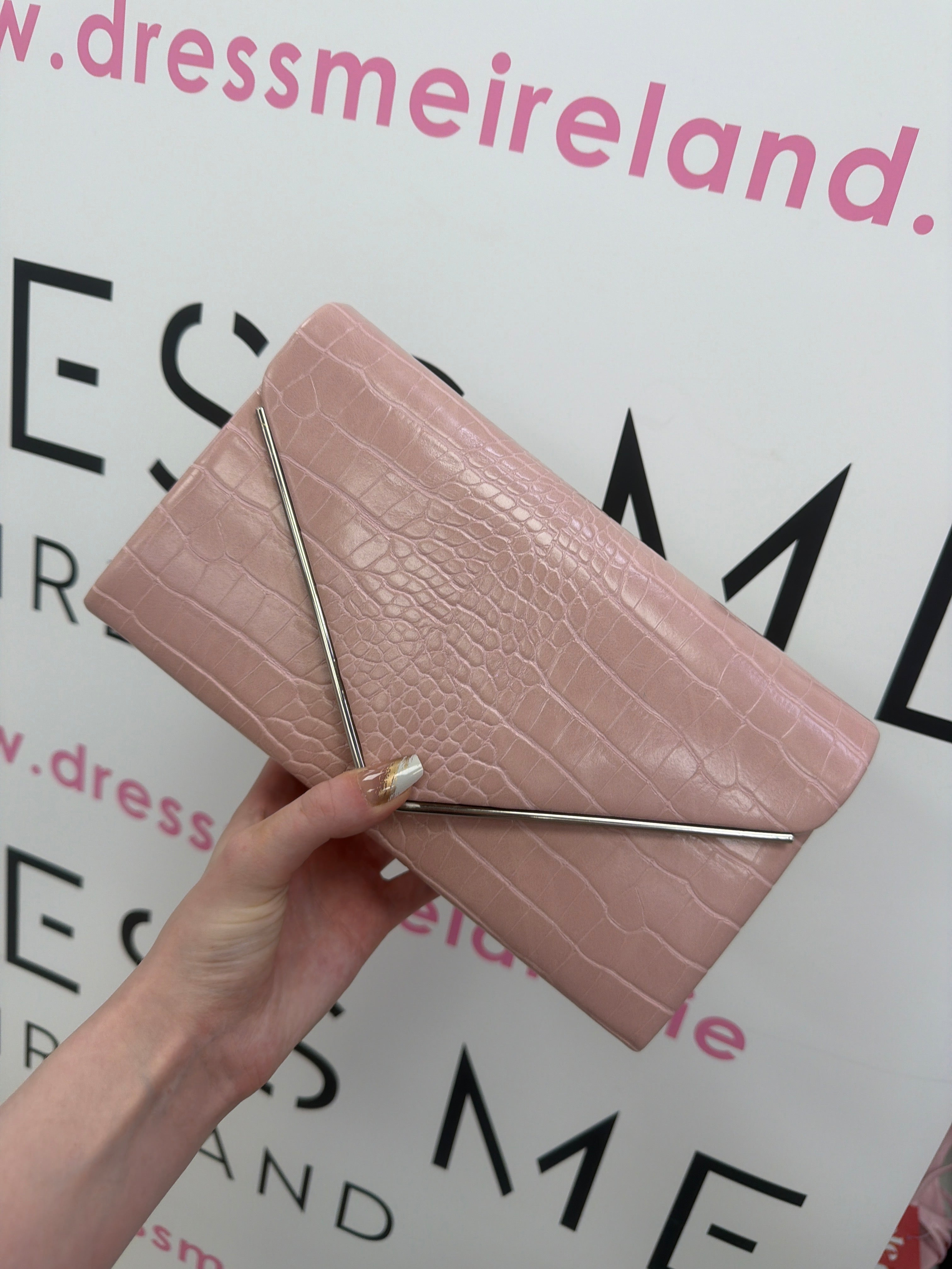 WREN CLUTCH BAG IN FLESH