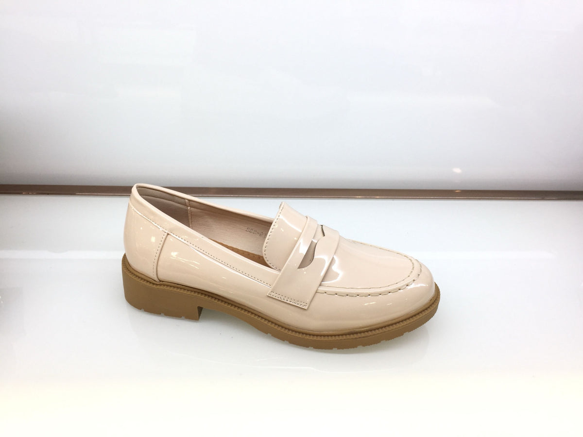 Gigi Classic Loafers – Beige Pu