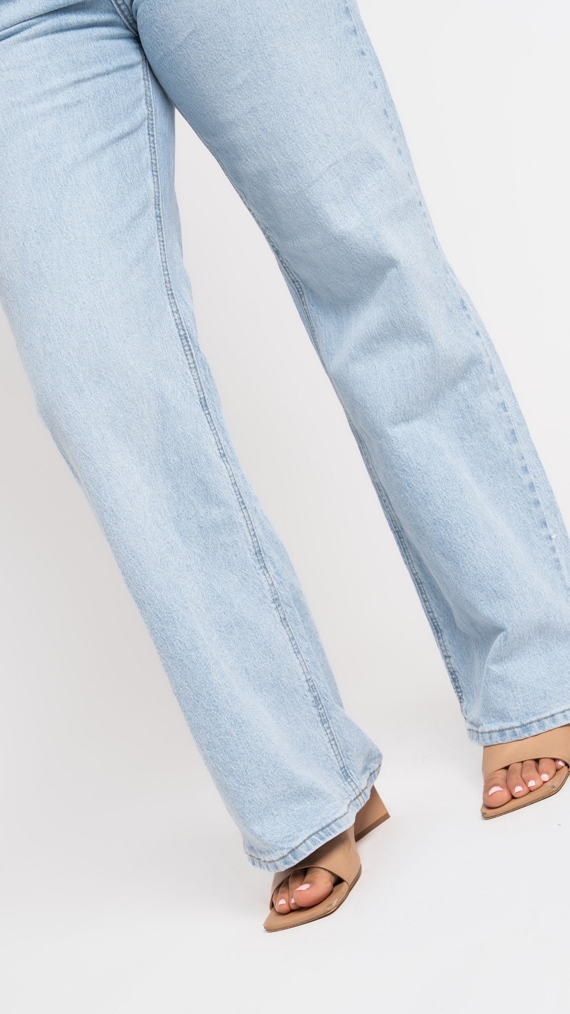 Celia Wide-Leg Jeans – Light Wash Denim