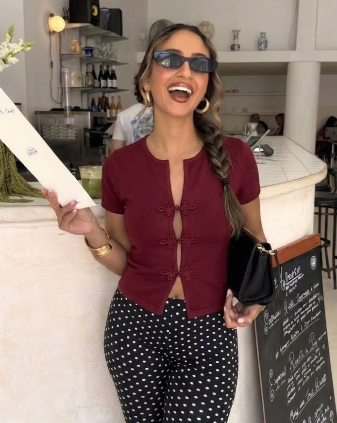 Molly Hook Detail Stretch Top - Burgundy