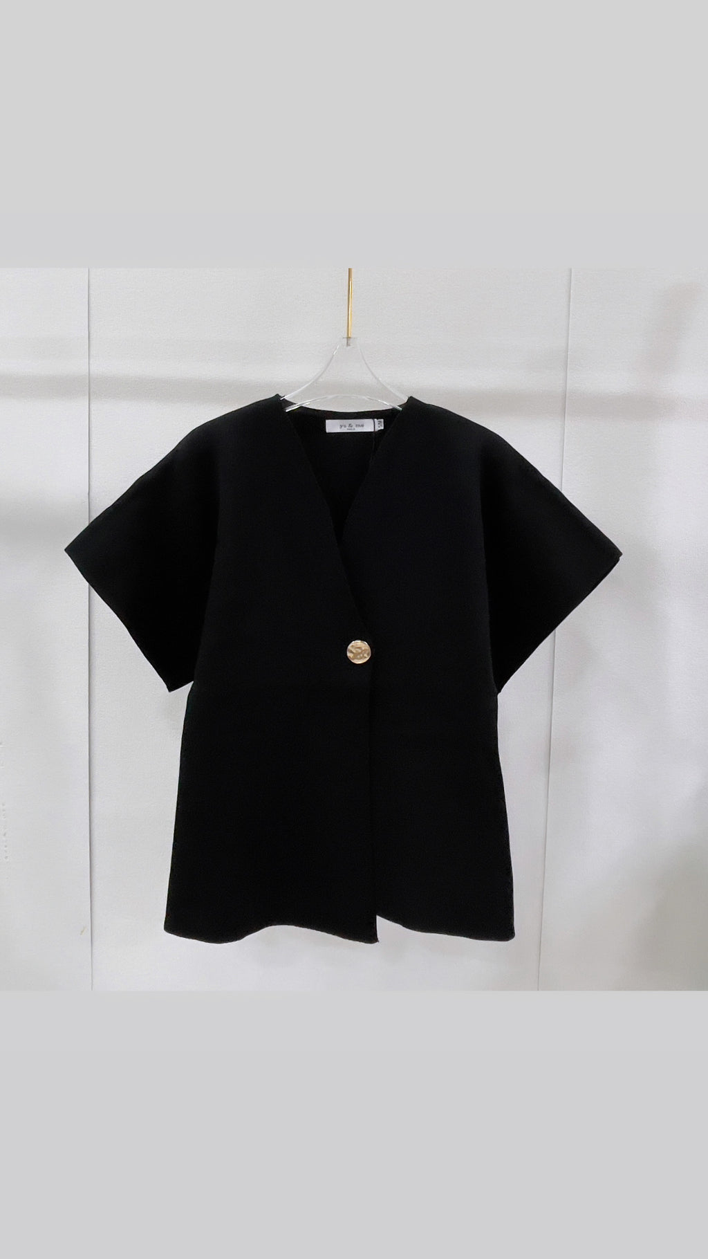 HOLLY BLACK KNIT WITH GOLD BUTTON