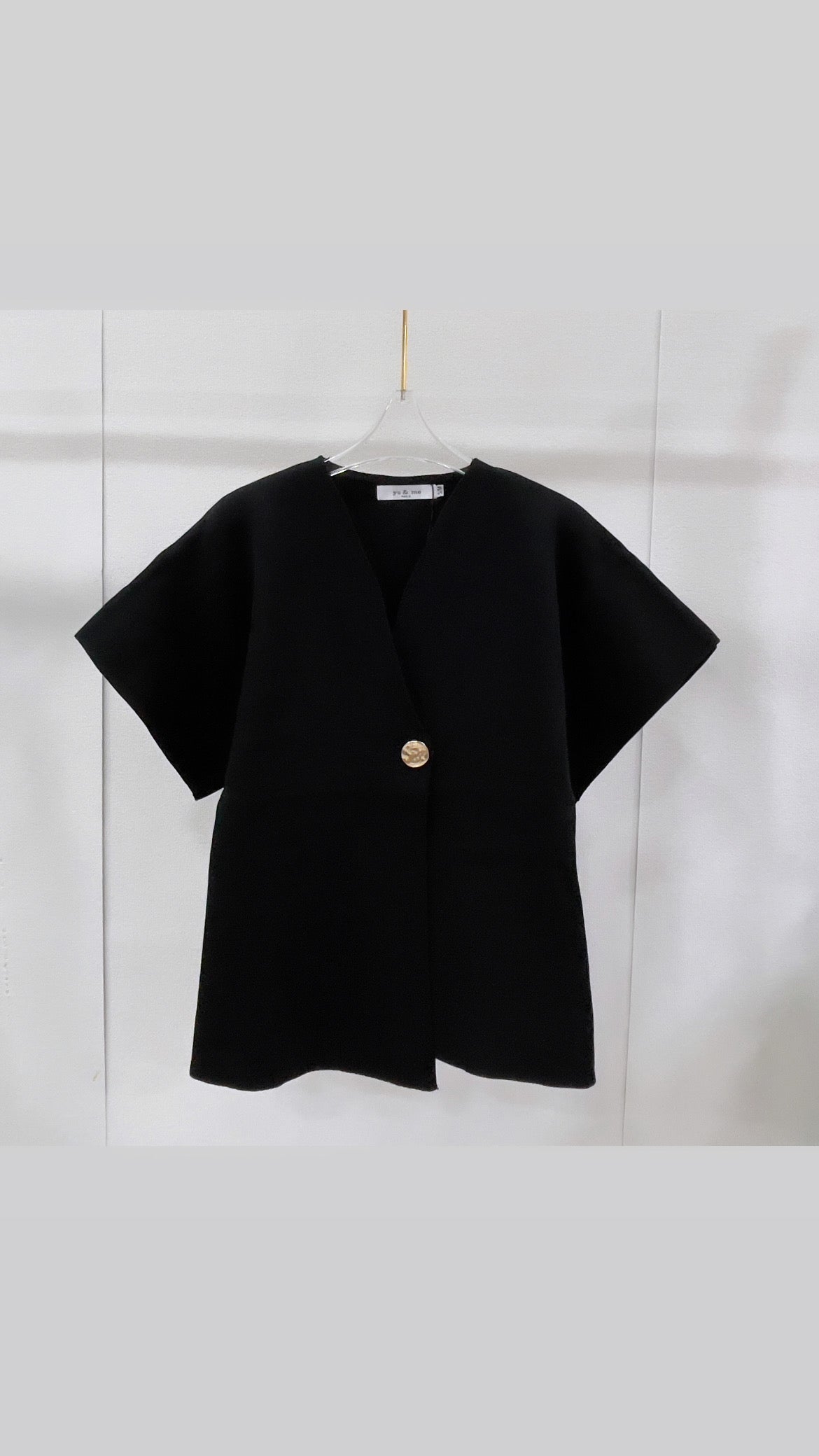 HOLLY BLACK KNIT WITH GOLD BUTTON