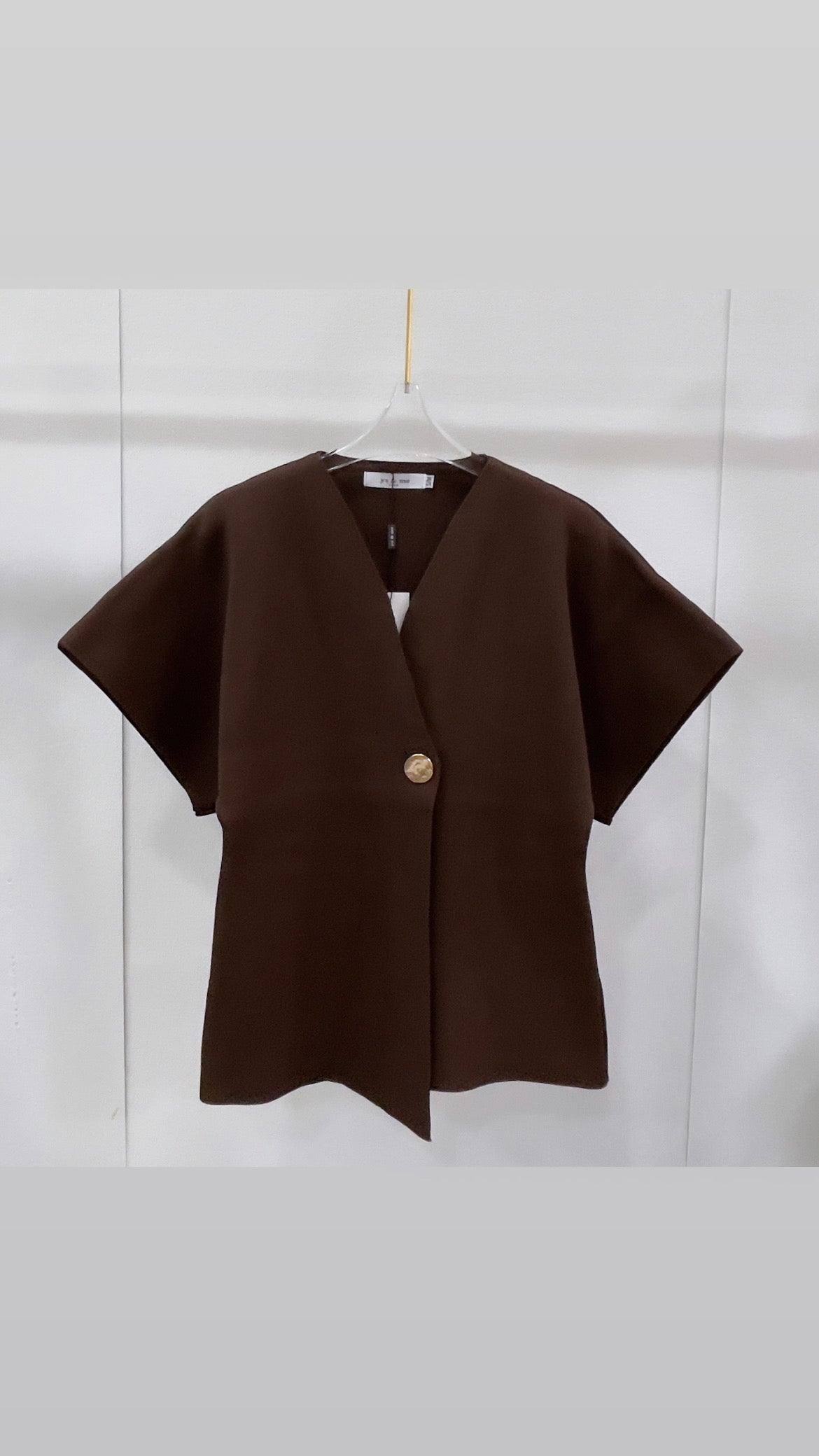 HOLLY BROWN KNIT WITH GOLD BUTTON