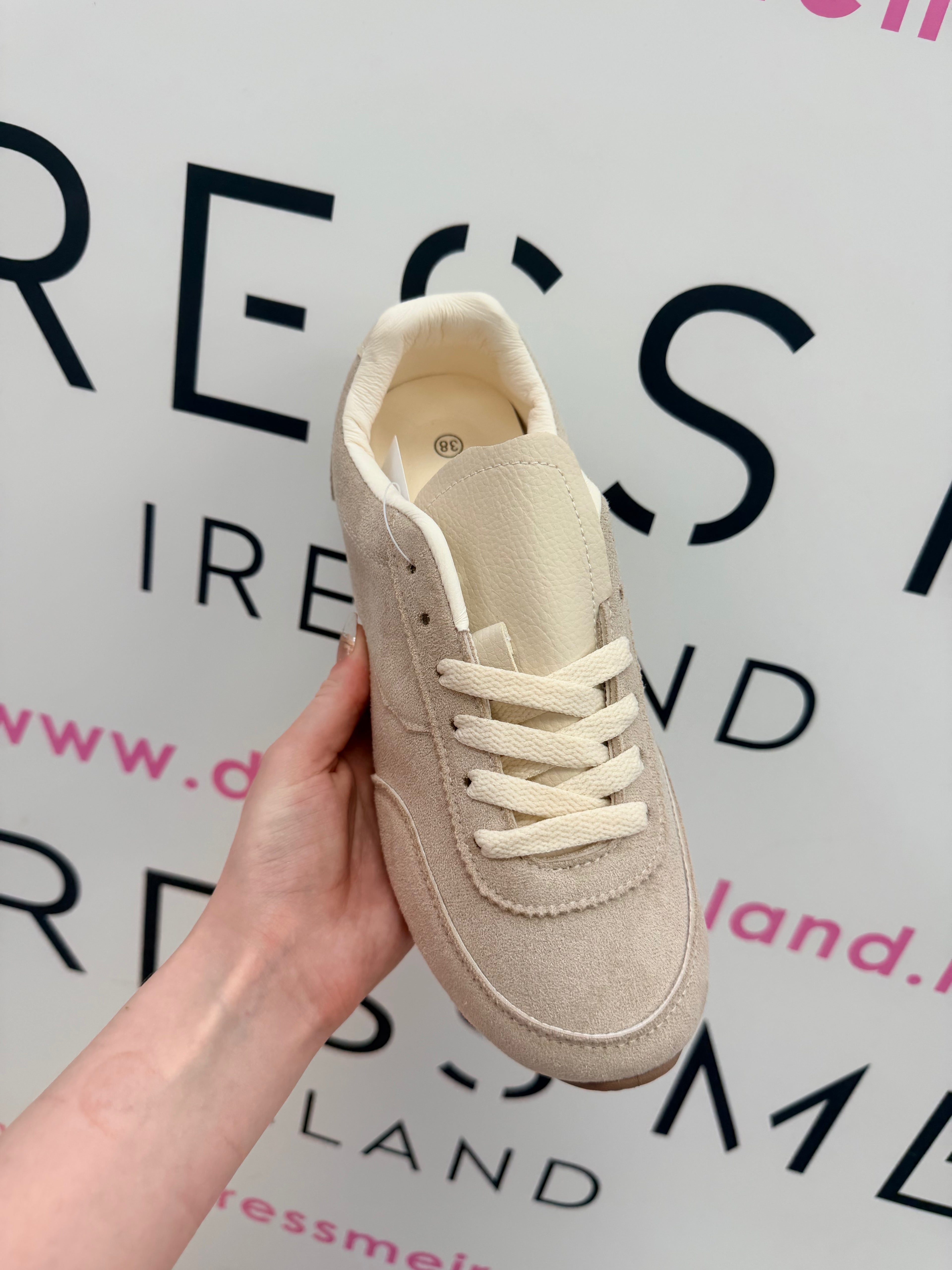 Amy Trainer – Beige Retro Suede Lace-Up Sneaker
