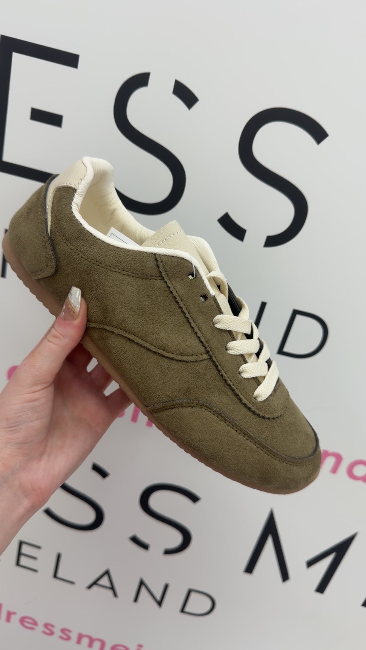 Amy Trainer – Green Retro Suede Lace-Up Sneaker