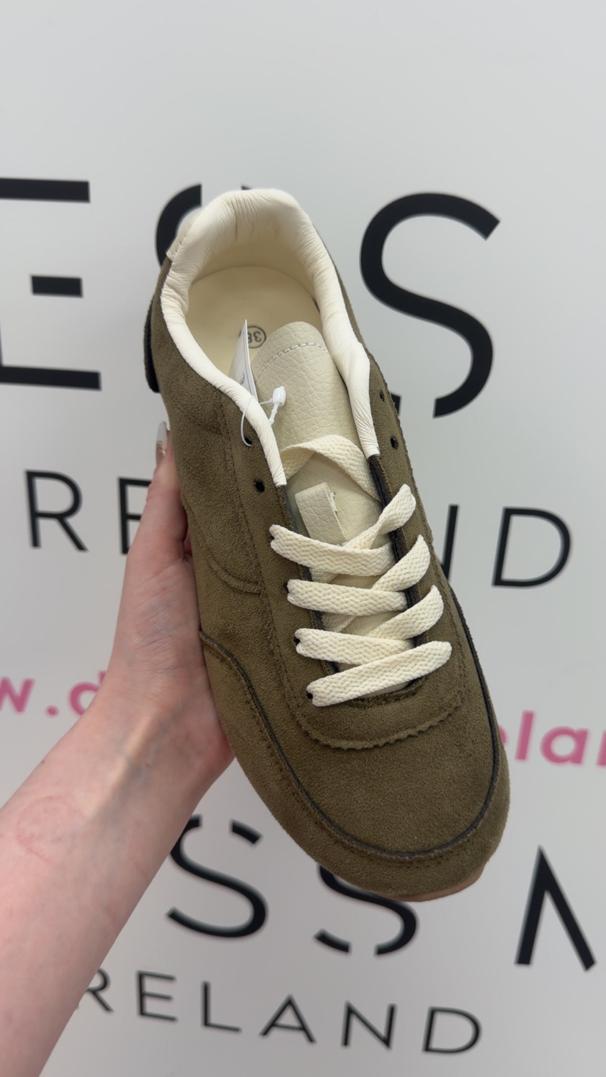 Amy Trainer – Green Retro Suede Lace-Up Sneaker