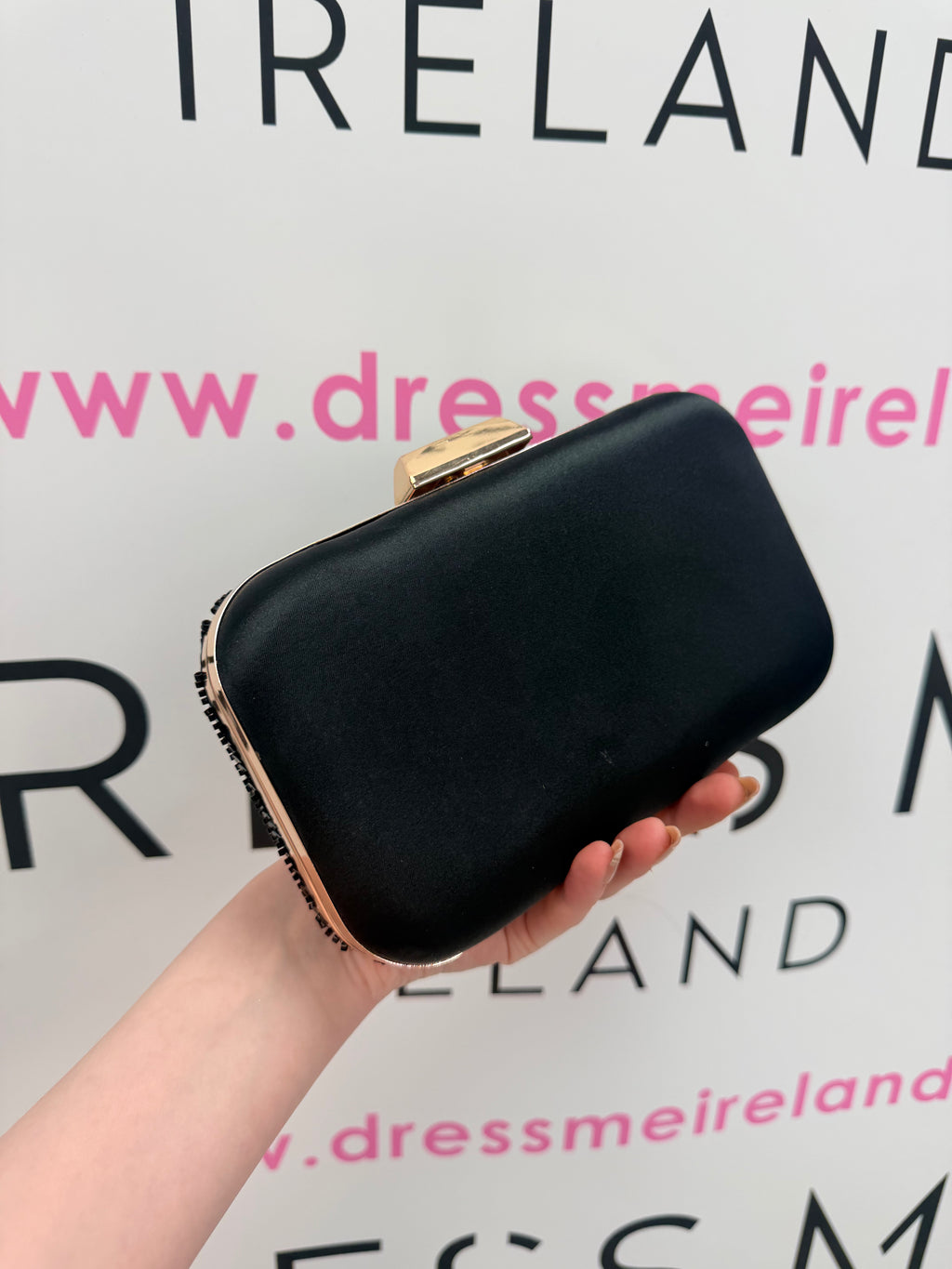 STAR CLUTCH BAG IN BLACK