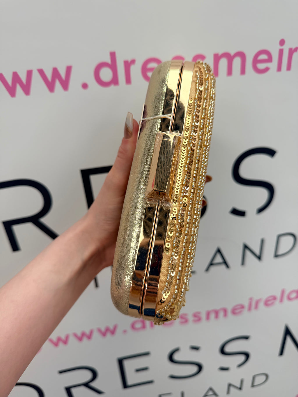 STAR CLUTCH BAG IN GOLD