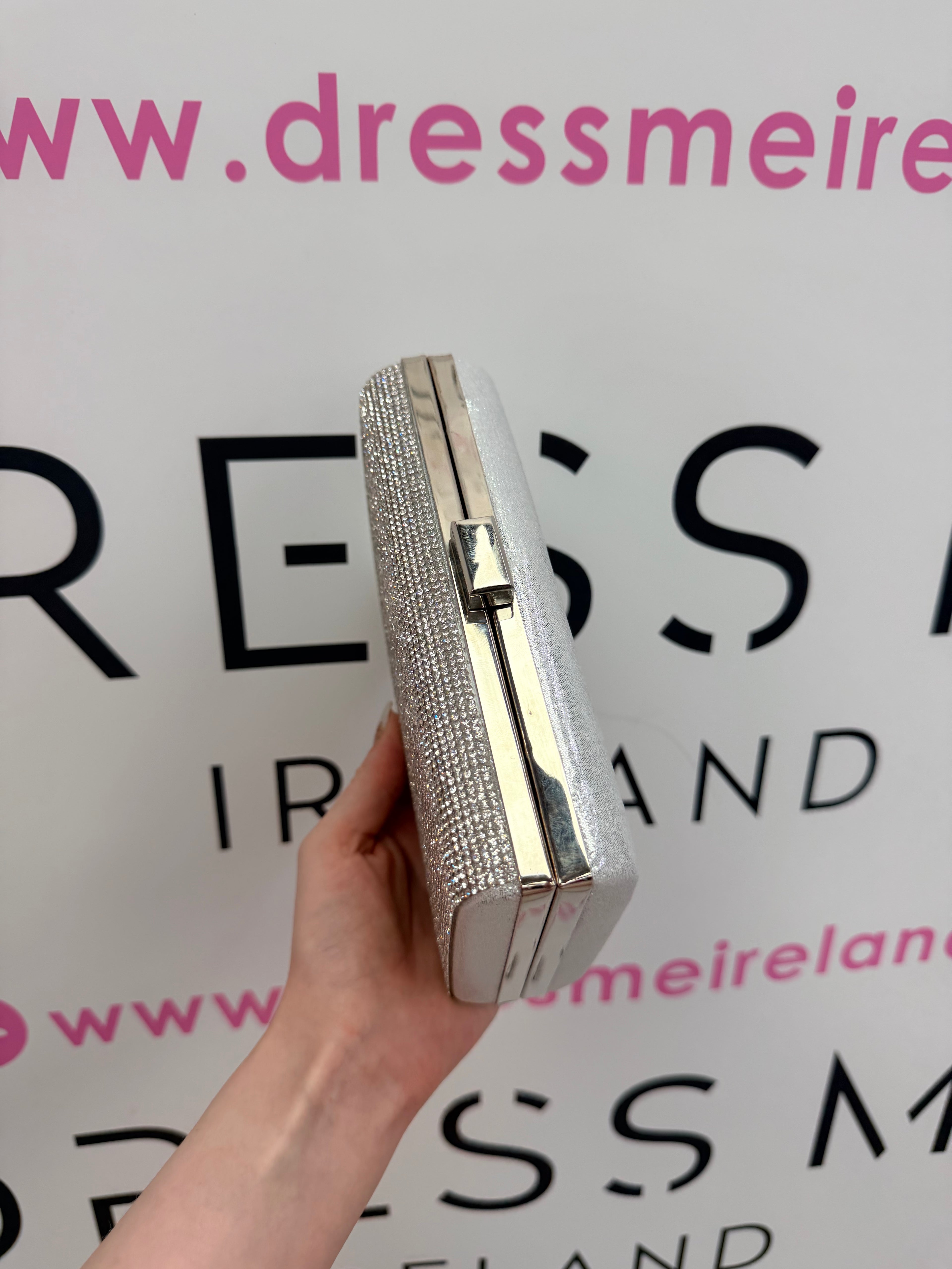 UNA CLUTCH BAG IN SILVER