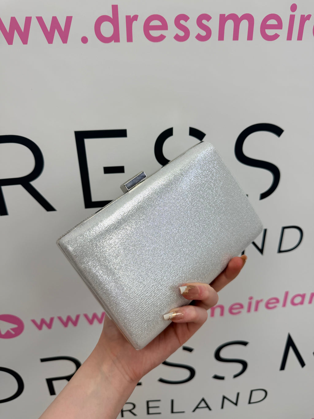 UNA CLUTCH BAG IN SILVER