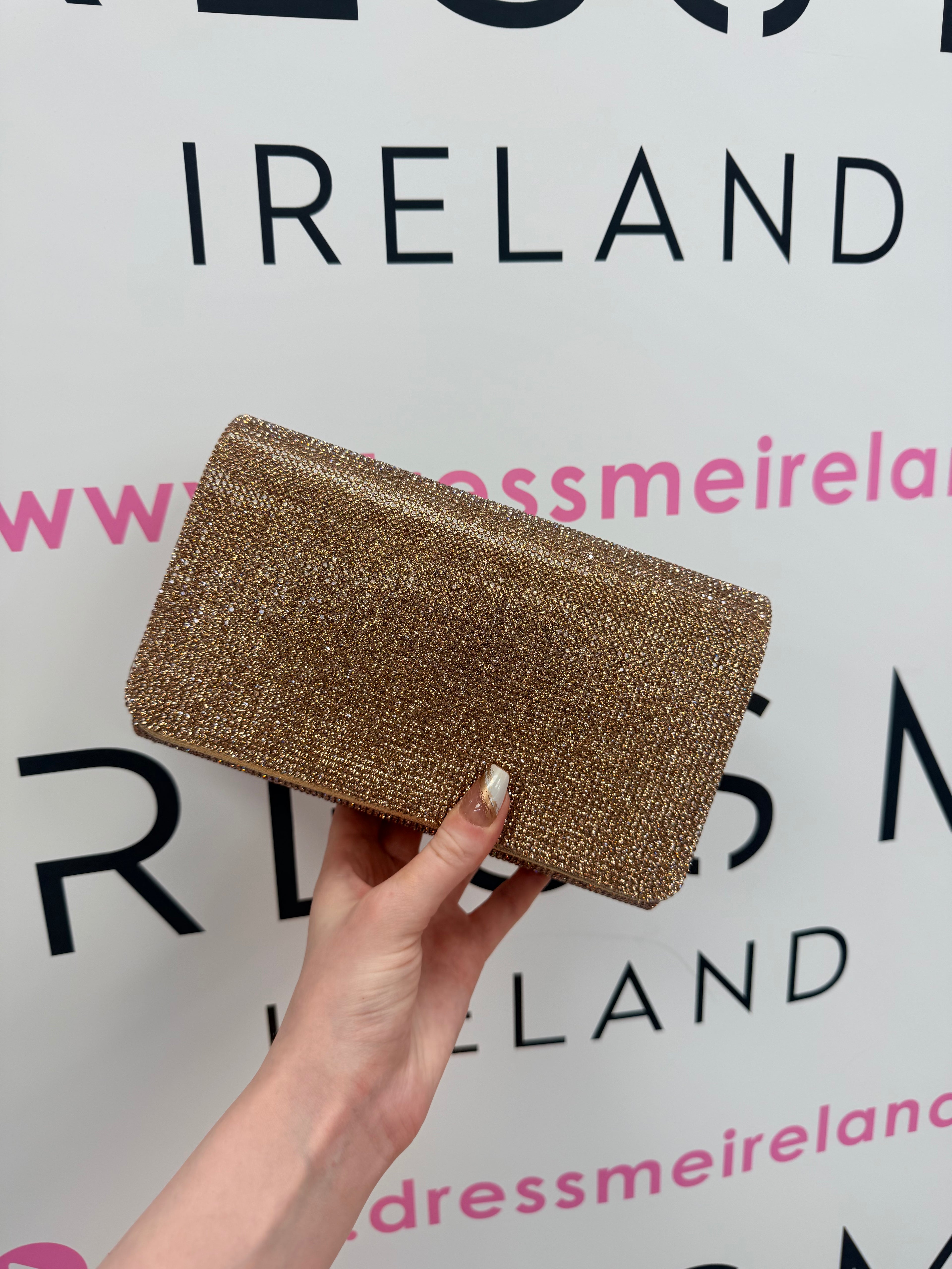 TORI CLUTCH BAG IN GOLD