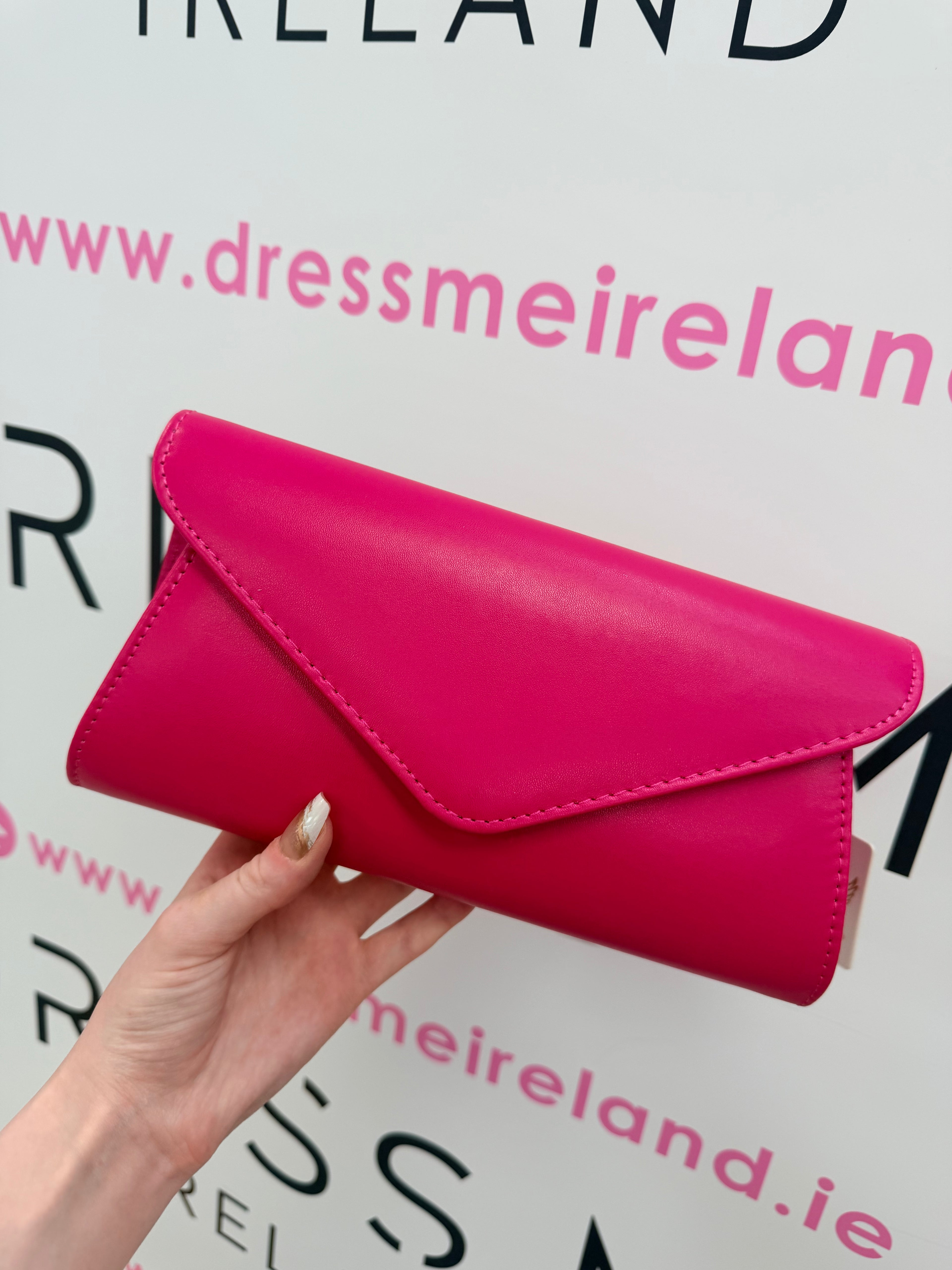 VIVA CLUTCH BAG IN FUCHIA