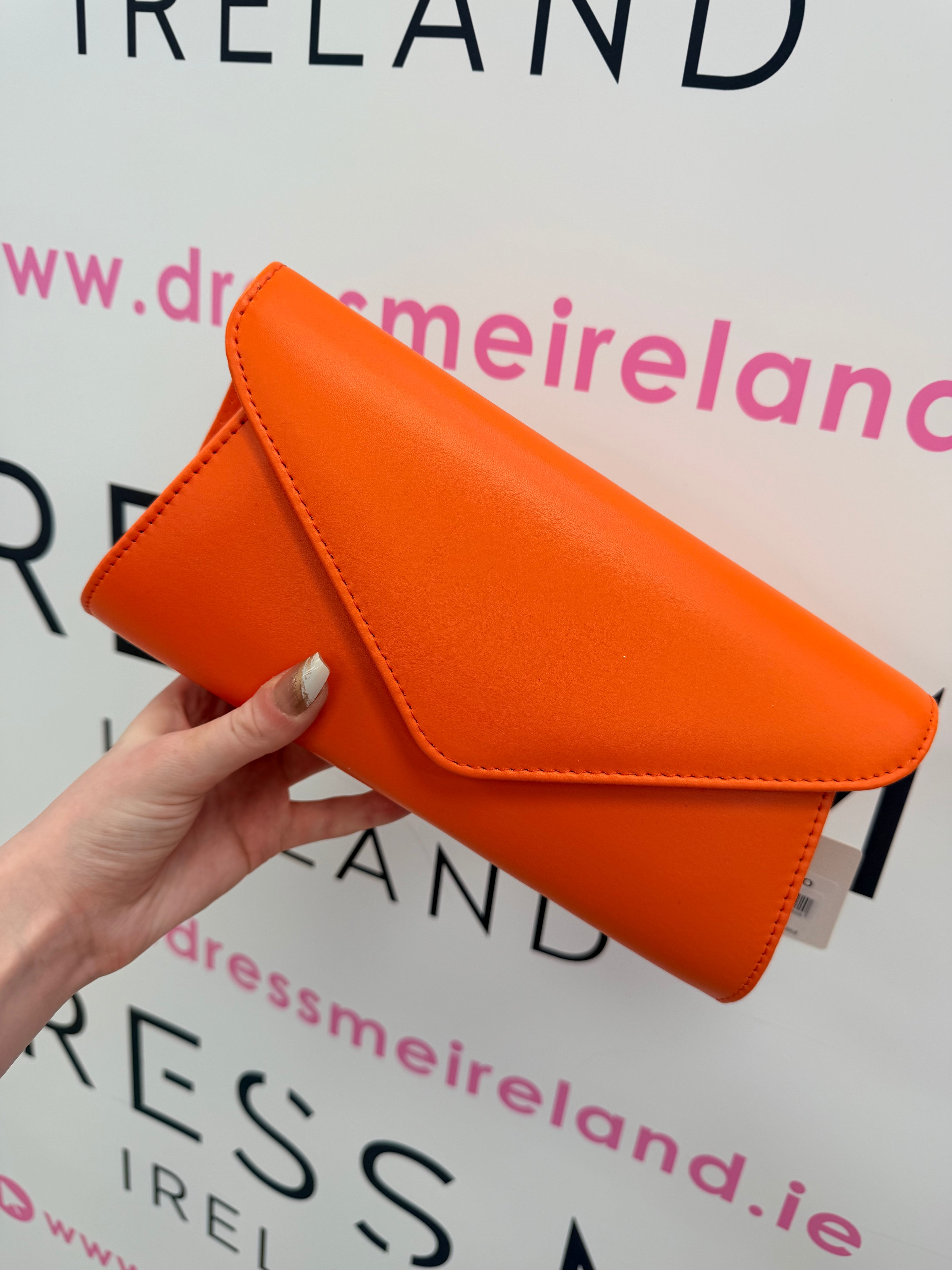 VIVA CLUTCH BAG IN ORANGE
