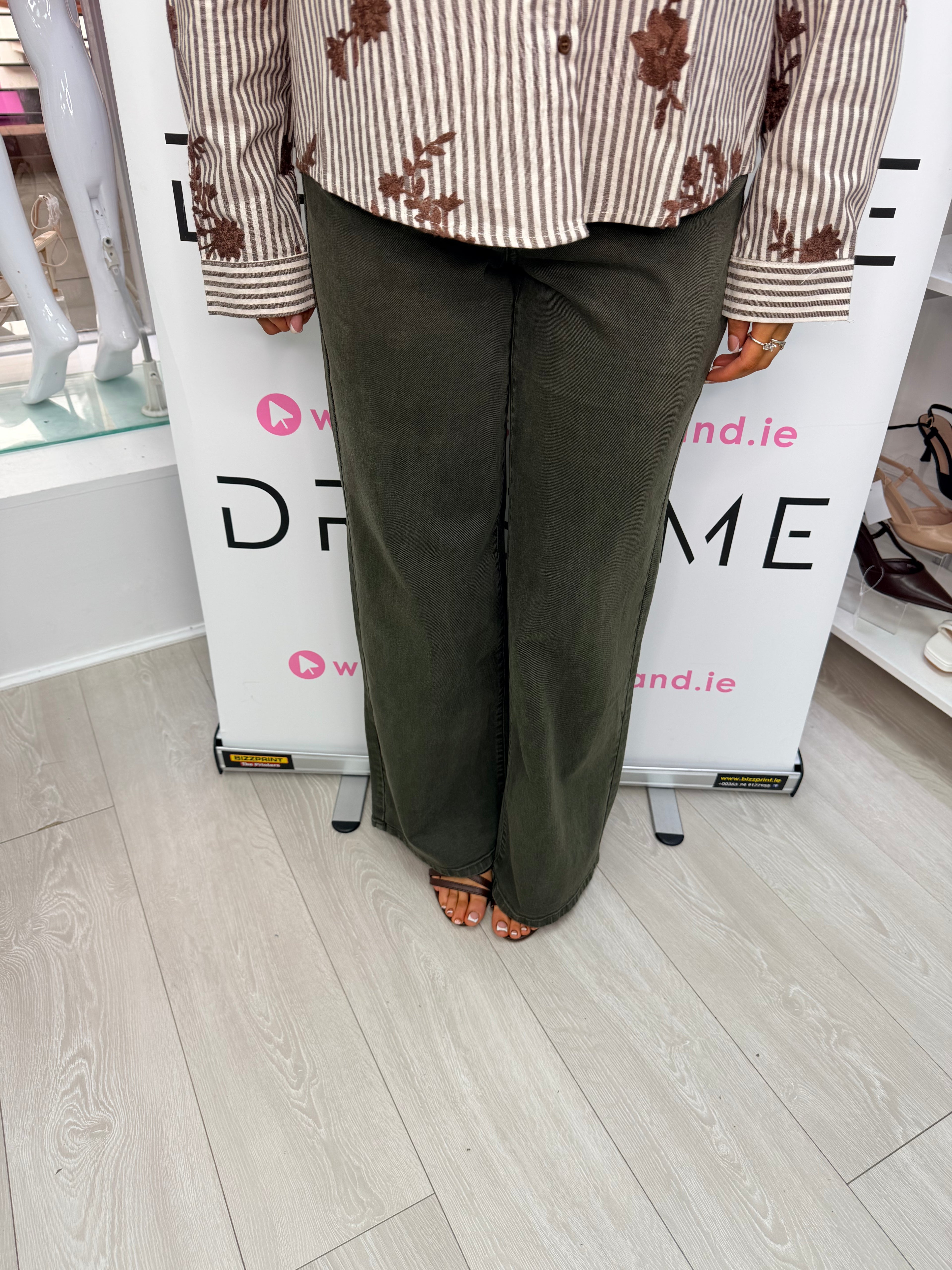 GRACE Mom Jeans - Khaki